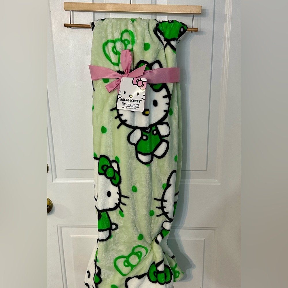 NWT Hello Kitty St Patrick’s Day Throw Blanket